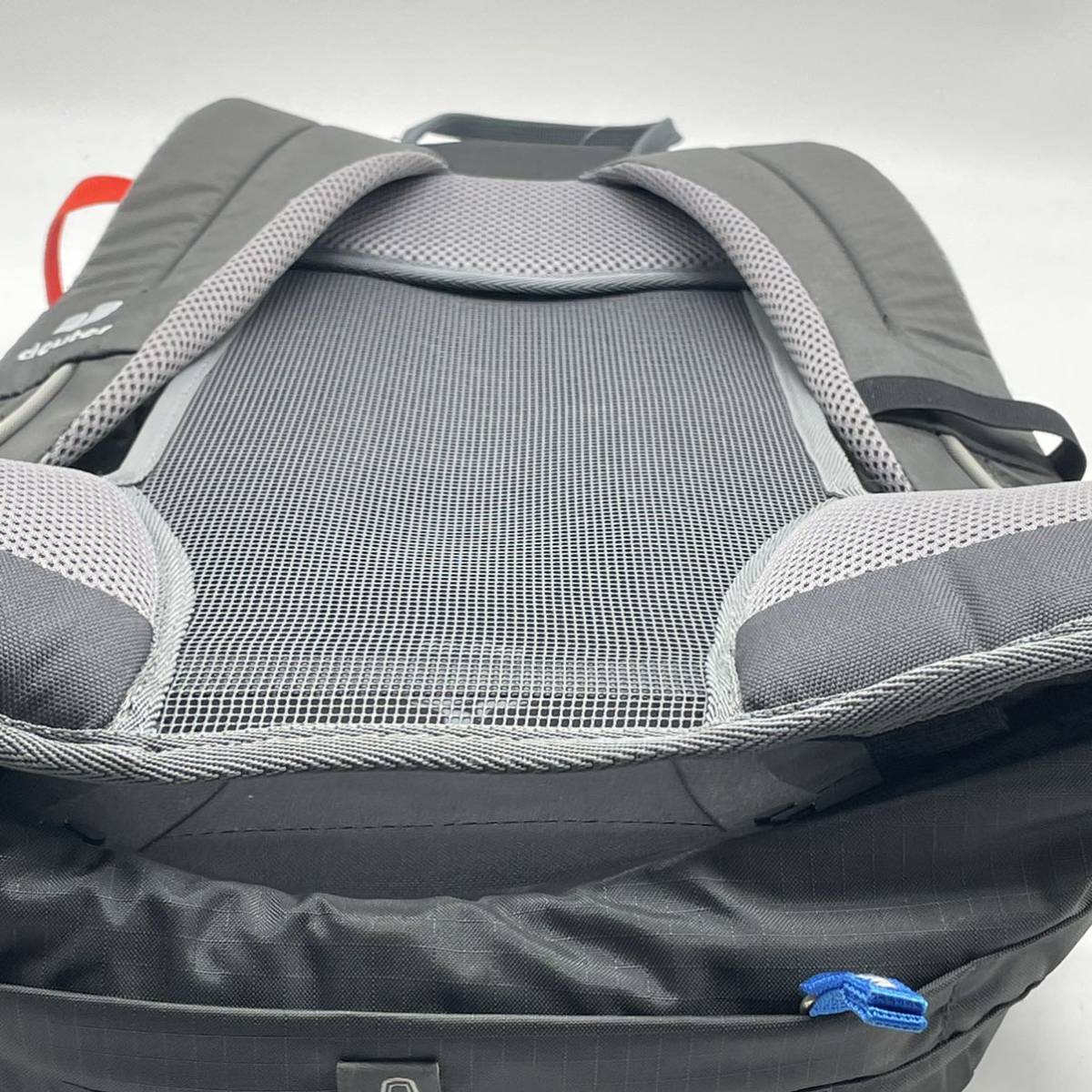 ⑩BN2366●良好 deuter ドイターVelo air 20 バックパック リュック グレー ブラック 登山 トレッキング レインカバー付_画像9