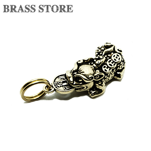  brass key holder (..)hikyuu fortune . illusion . feng shui . except . money . wing . brass key ring brass amulet .. thing . Gold 