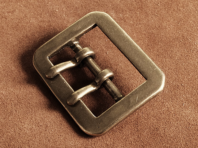真鍮製 レザーベルト用バックル スクエア（Wピン）ベルト幅40mm：ダブルピン 二穴 ブラス ギャリソンベルト 大きい美錠 メンズ 付け替えの画像1