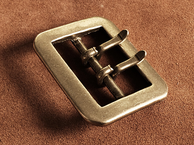 真鍮製 レザーベルト用バックル スクエア（Wピン）ベルト幅40mm：ダブルピン 二穴 ブラス ギャリソンベルト 大きい美錠 メンズ 付け替えの画像2