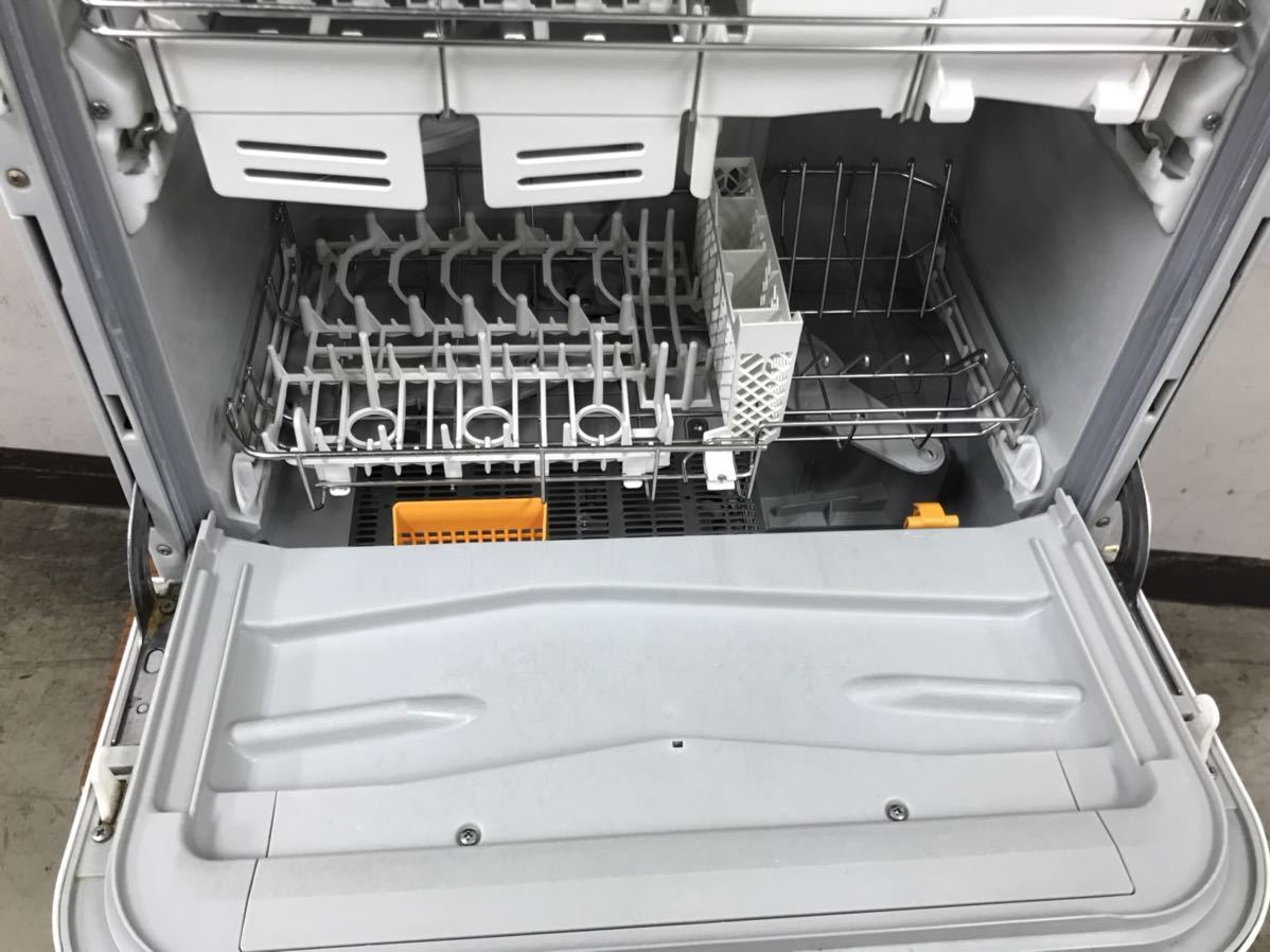 K 2312-3031 Panasonic 電気食器洗い乾燥機　2015年製　NP-TM8 キズ汚れあり 現状渡し 水が残っているかもしれないです。動作確認済み_画像4