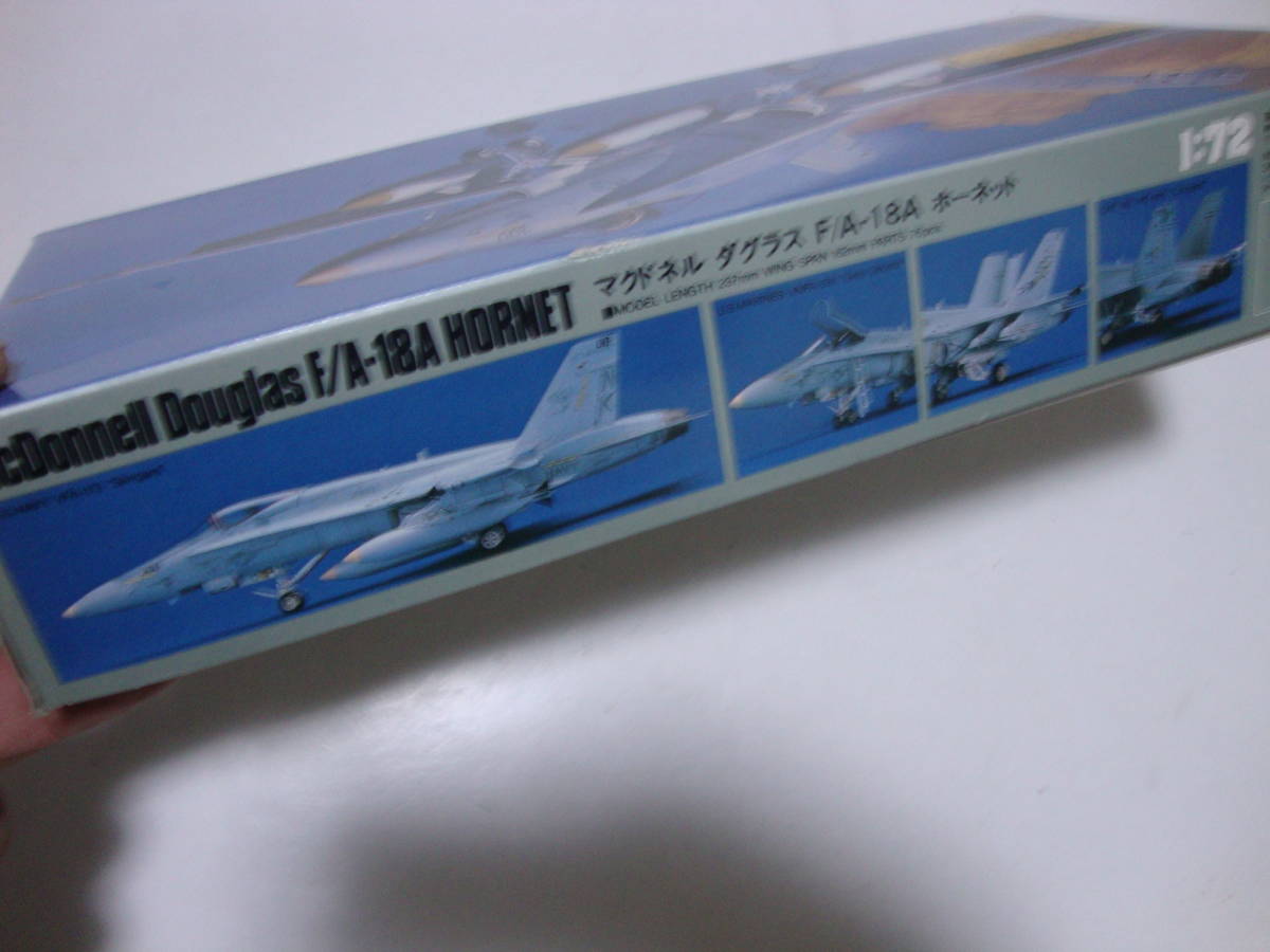 ハセガワ マクドネル ダグラス F/A-18A ホーネット 1/72 プラモデル 未組立の画像4