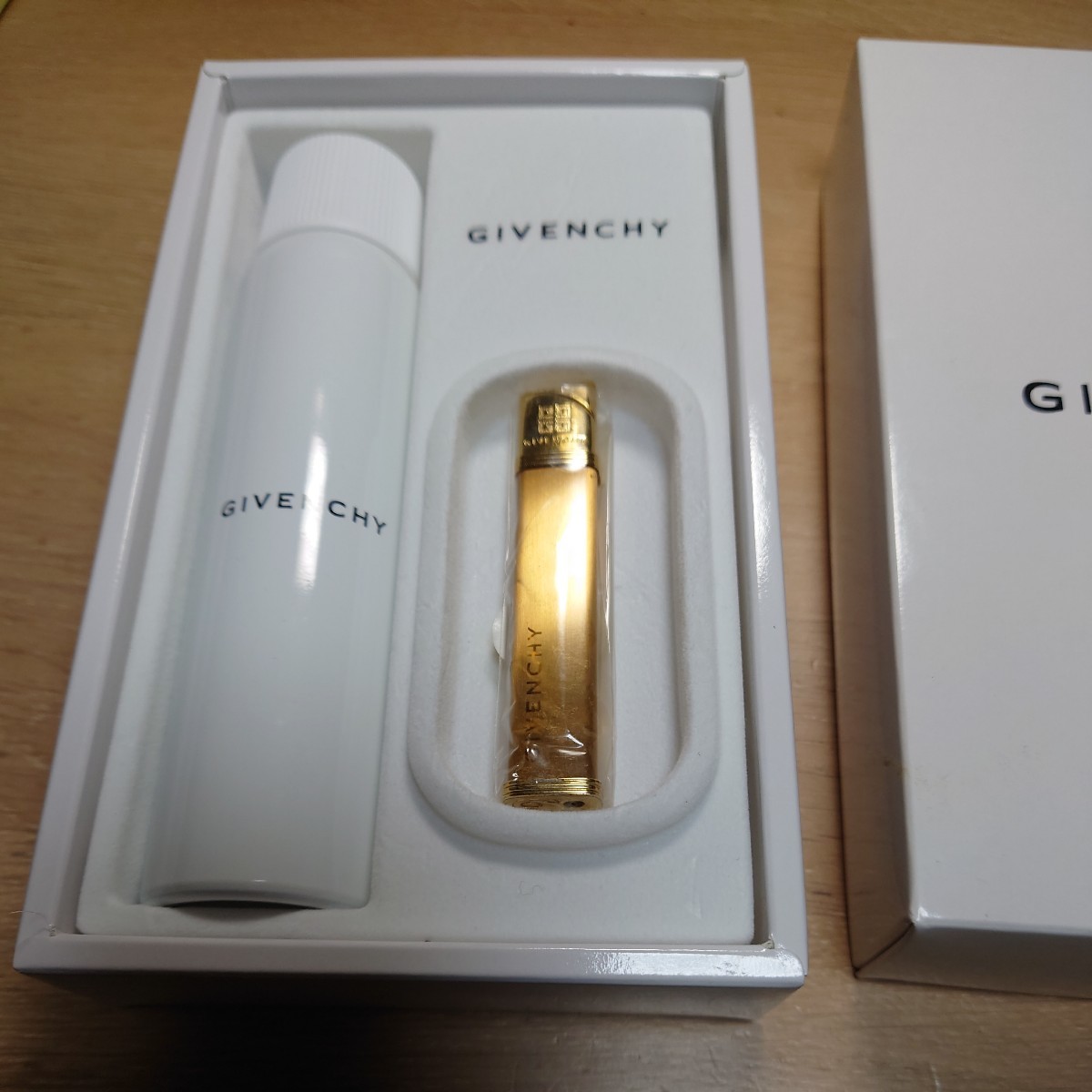 GIVENCHY　ジバンシー　　　　ガスライター、ガスレフィールセット_画像5