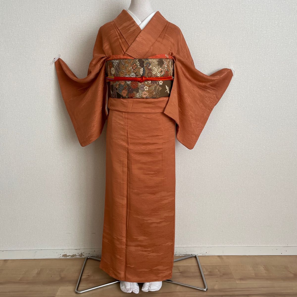 No 263 色無地 着物単品 紋なし 地模様 赤朽葉色|Yahoo!フリマ No 263 色無地 着物単品 紋なし 地模様 赤朽葉色|Yahoo!フリマ
