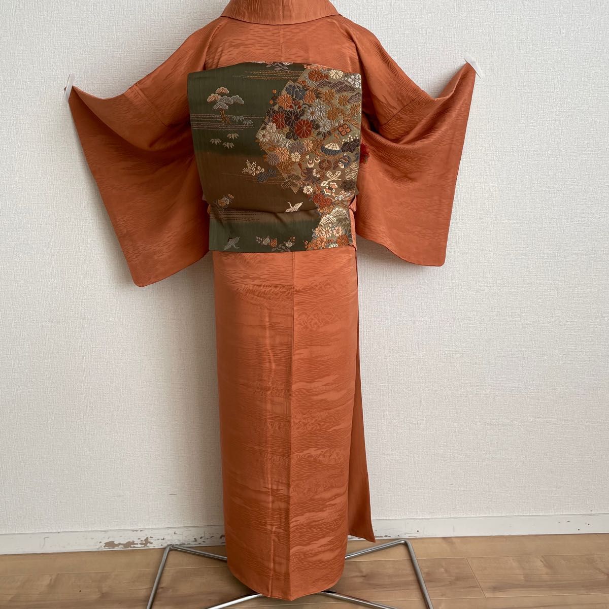 No 263 色無地 着物単品 紋なし 地模様 赤朽葉色|Yahoo!フリマ No 263 色無地 着物単品 紋なし 地模様 赤朽葉色|Yahoo!フリマ