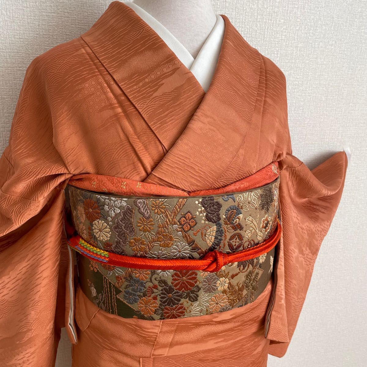 No 263 色無地 着物単品 紋なし 地模様 赤朽葉色|Yahoo!フリマ No 263 色無地 着物単品 紋なし 地模様 赤朽葉色|Yahoo!フリマ