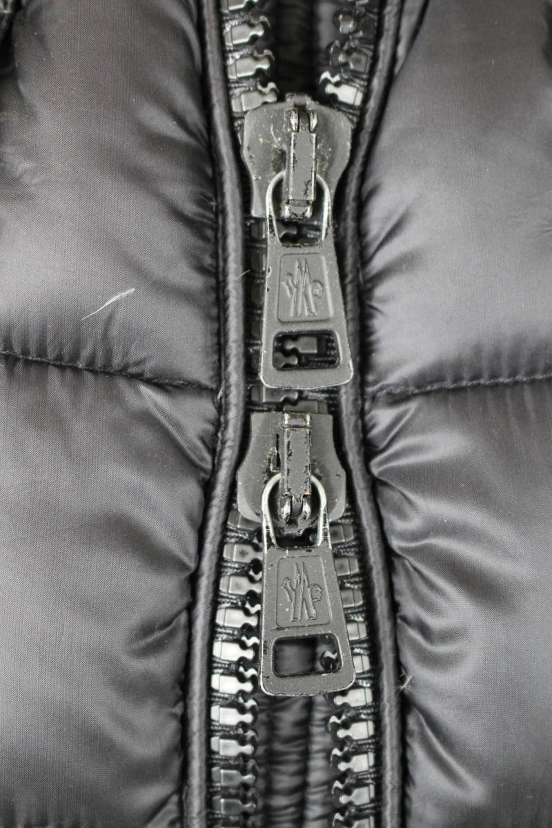 美品 09 モンクレール MONCLER ワッペン フード ダウンジャケット ブラック EDWARD ２/Lサイズ メンズ P21231_画像6