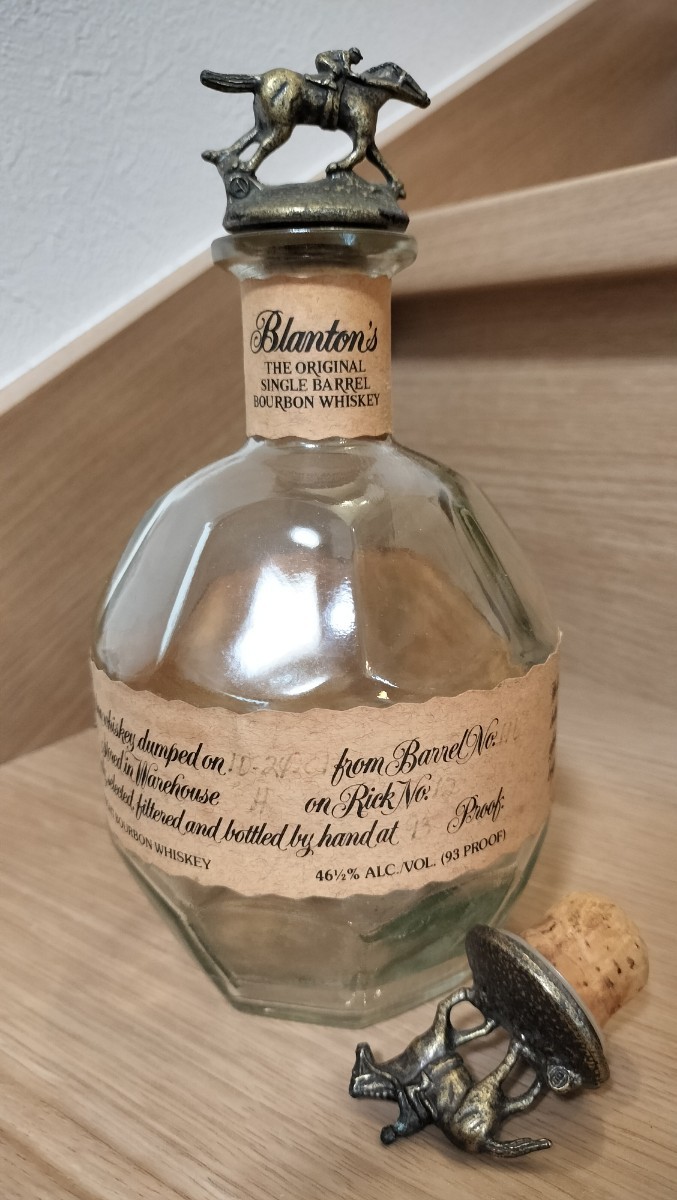 Blanton's ブラントン　バーボンウィスキー　空瓶　キャップ2個付　ノベルティグラスおまけ_画像1