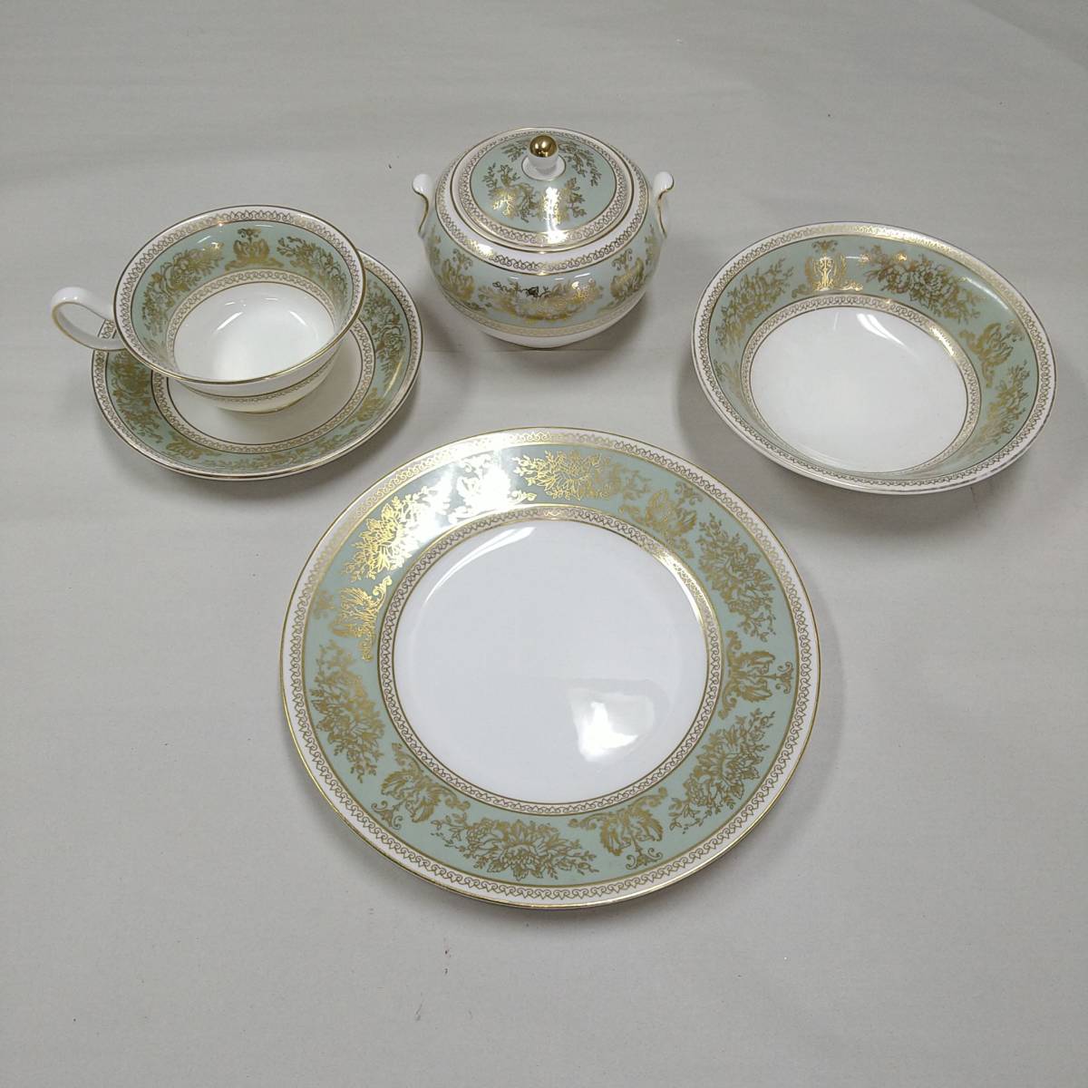 F41(012)-716/TM12000　WEDGWOOD カップ＆ソーサー、プレート等 食器まとめ　Bone China COLUMBIA SAGE GREEN　ウェッジウッド_画像1