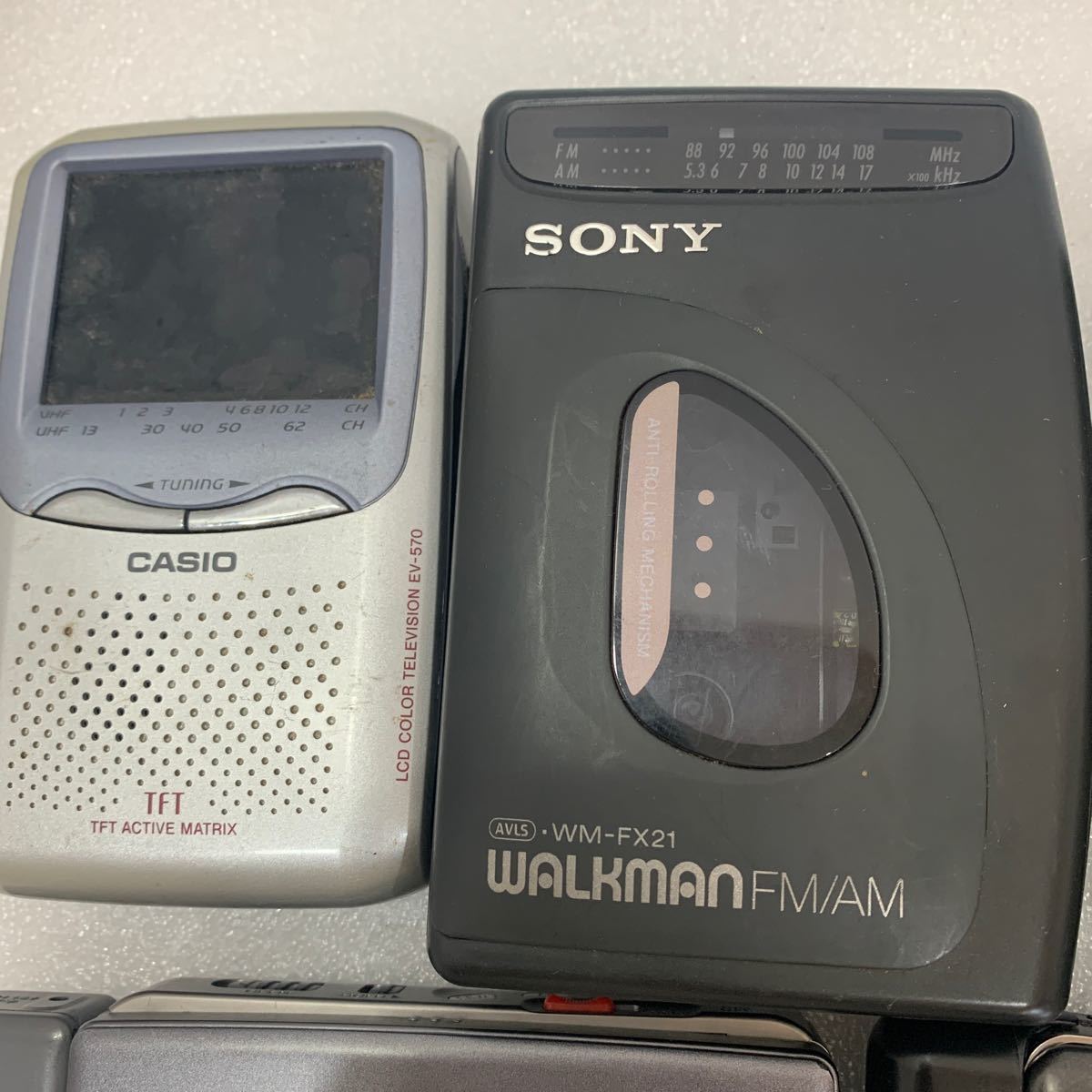 QW3192 カセットプレーヤー　SONY WALKMAN WM-FX21、WM-GX77 、WM-607 PANASONIC RQ-S90F KENWOOD DMC-G3 他　ラジオ　まとめて　ジャンク_画像2