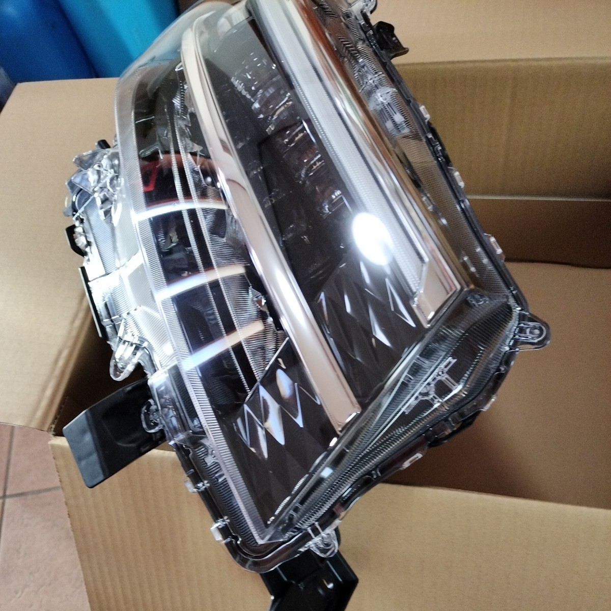 ☆超美品☆ステー破損ナシ 後期 タントカスタム LA650S 右ヘッドライト 右ランプ LED 100-69096 81130-B2820_画像3