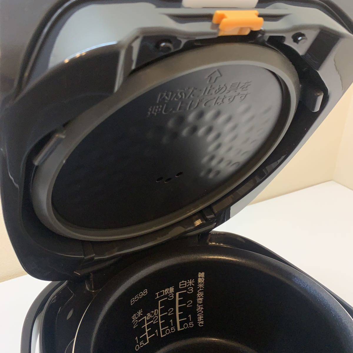 展示処分品象印NL-BX05 マイコン炊飯ジャー3合豪熱沸とう495W 黒 展示処分品象印NL-BX05 マイコン炊飯ジャー3合豪熱沸とう495W 黒