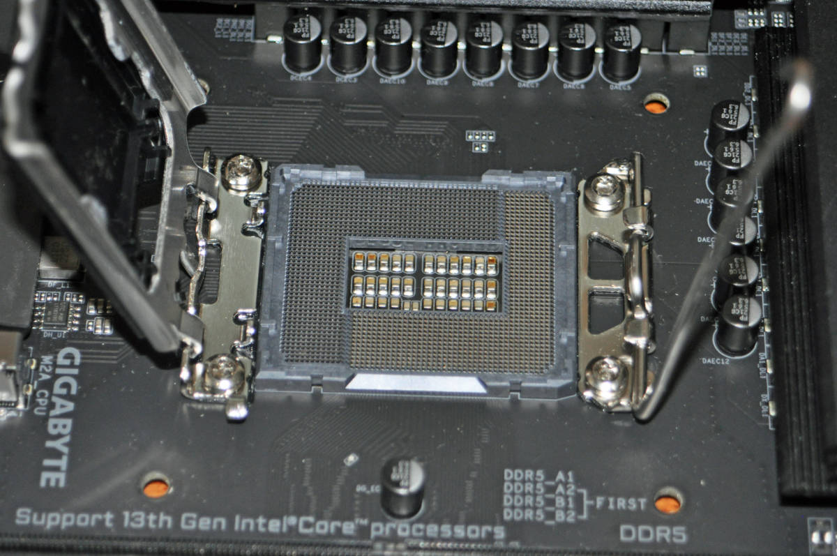 GIGABYTE Z790 AORUS ELITE AX DDR5仕様 BIOS最新 更新済 Intel 第12世代 第13世代 第14世代 対応 LGA 1700 ATX 高機能マザーボード 動作品_画像2