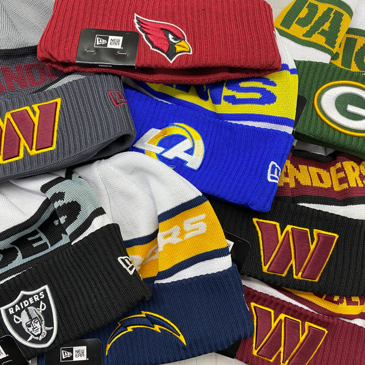 USA正規品 NEWERA ニューエラ NFL オンフィールド Commanders ワシントン コマンダース バーガンディ Tech ニット帽 ビーニー 刺繍ロゴ_同モデル他チームも別途出品中