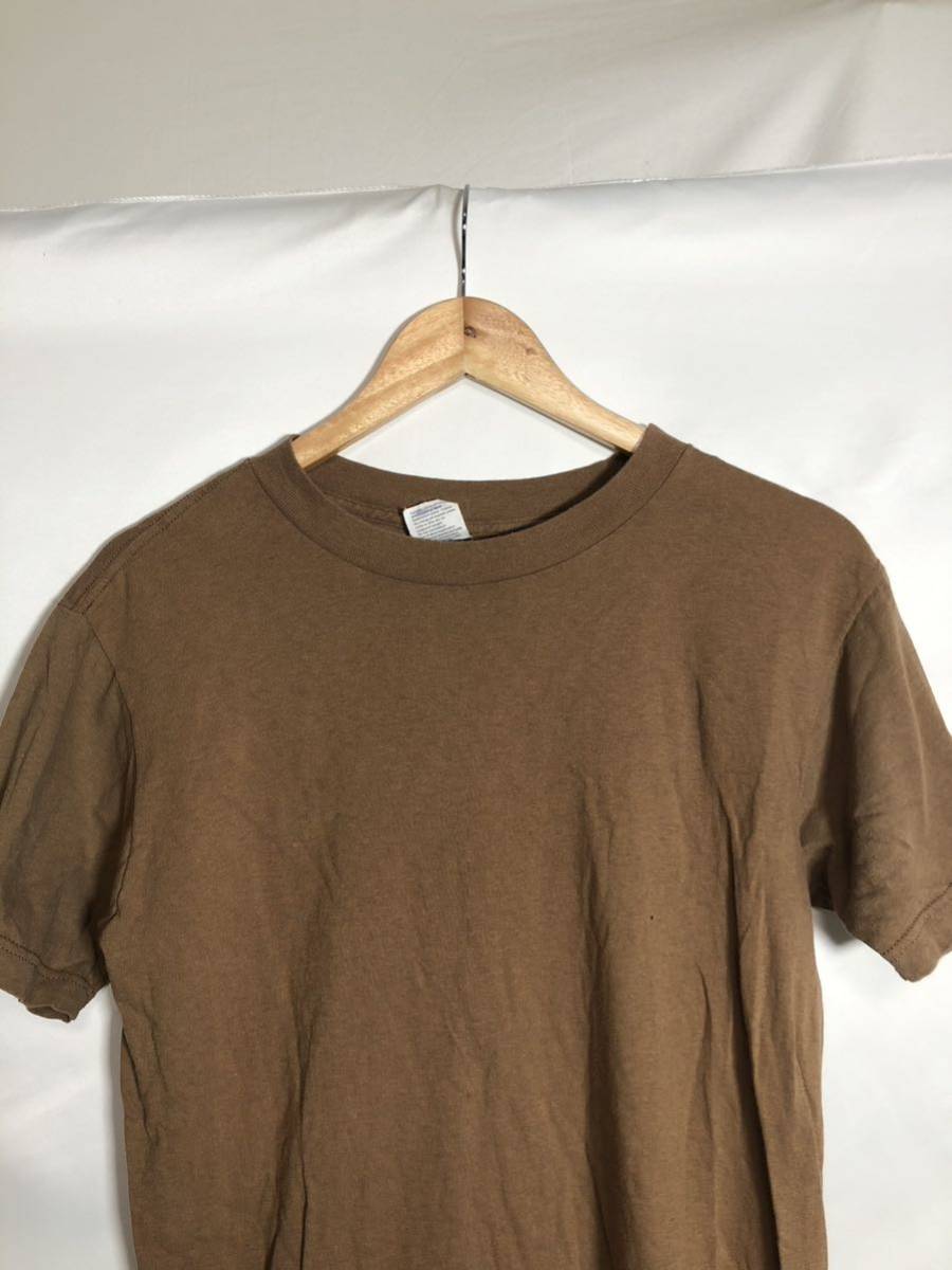 アメリカ軍　実物　ブラウン（TAN）Tシャツ インナー　中古品　サイズ　M_画像3