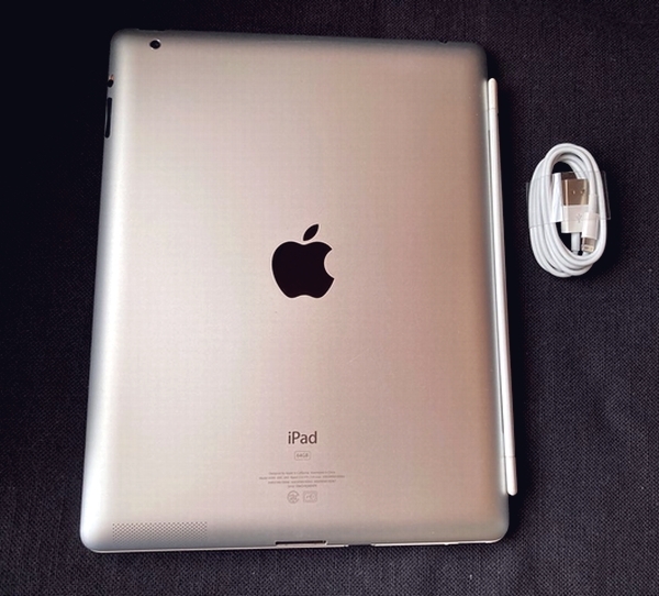 Apple iPad2 第2世代 64GB MC981J/A Wi-Fiモデル + 英語キーボード ( カバー・スタンド ) 小さいお子様へのクリスマス X'masプレゼントに_画像5