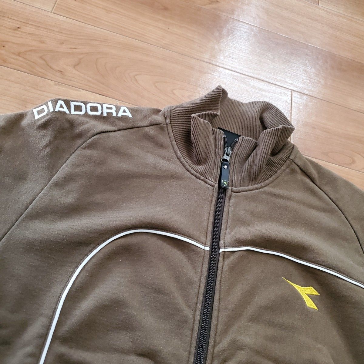 DIADORA　ディアドラ　ジップアップ　スウェット　ジャケット トラックジャケット ジャージトップ ブルゾン　カーキ　トレーナー