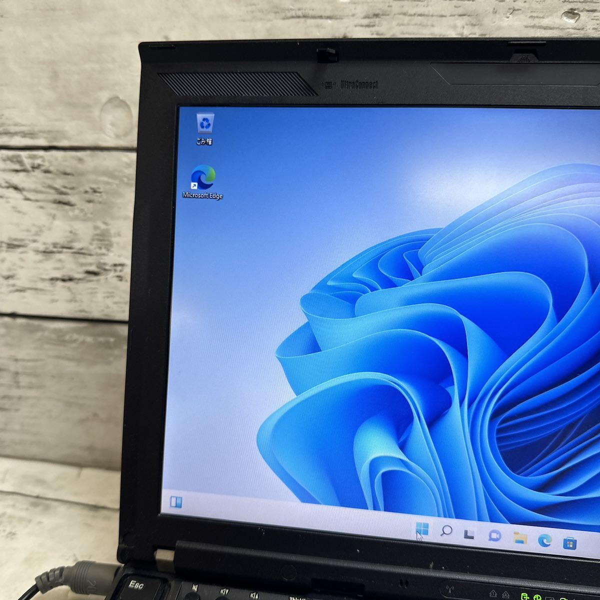 【中古品】Lenovo X201 ThinkPad ノートパソコン Windows 11 Pro Core i5 M520 12.1インチ 4GBメモリ 無線LAN 初期化済 3249-NW7_画像2
