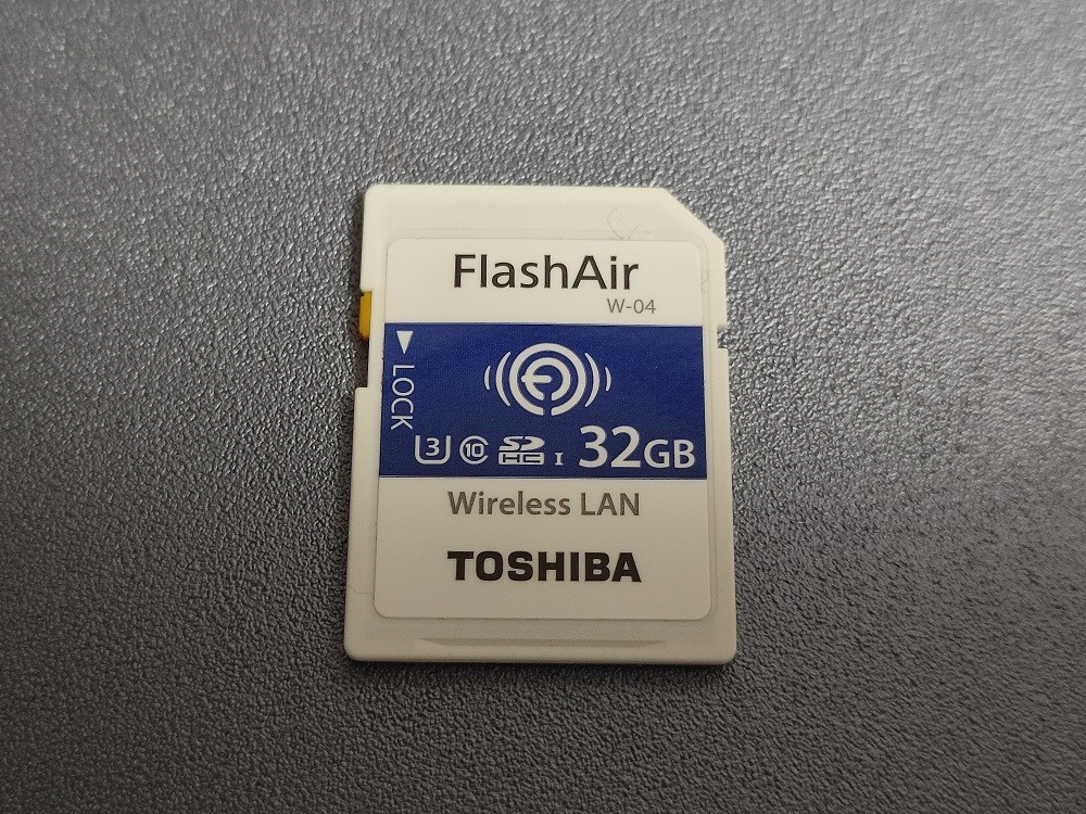 送料無料】中古美品東芝TOSHIBA FlashAir W-04 32GB｜代購幫