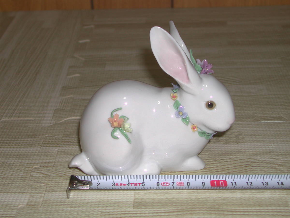 リヤドロ LLADRO 花飾りの白ウサギ HAND MADE IN SPAIN DAISA 1993 ウサギ うさぎ 兎 フィギュリン 陶器　送料無料
