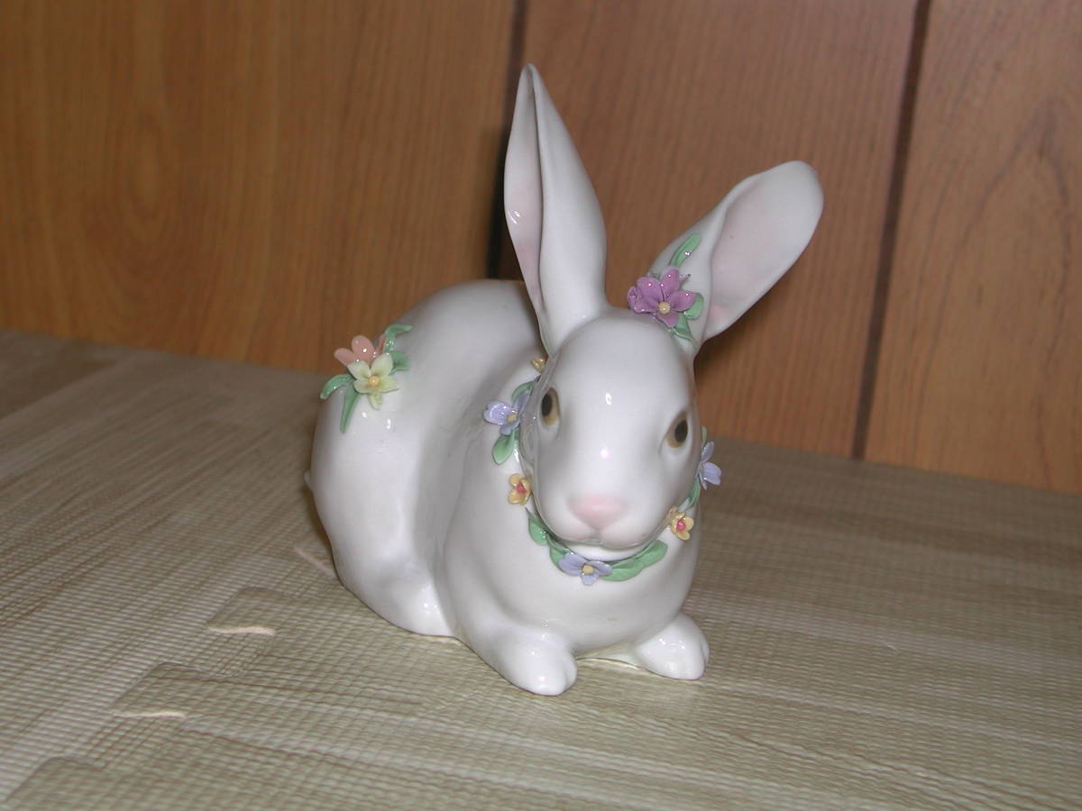 新作グッ LLADRO リヤドロ 花飾りの白ウサギ DAISA SPAIN IN MADE HAND リヤドロ