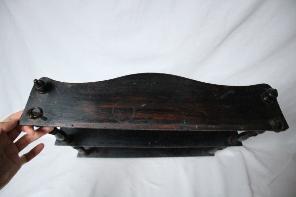 ベルギー アンティーク 古い木製の三段シェルフ 黒色 ナポレオン三世様式 解体不可 美品_画像9