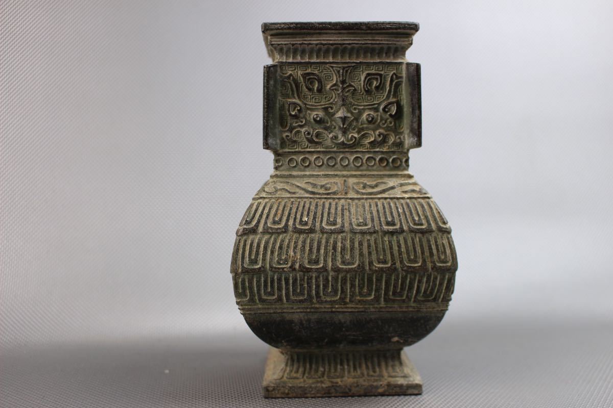 【辰】580 中国美術　青銅花瓶　花入　金属工芸　置物　インテリア　アンティーク　レトロ　古美術 壺 花器 唐物 饕餮