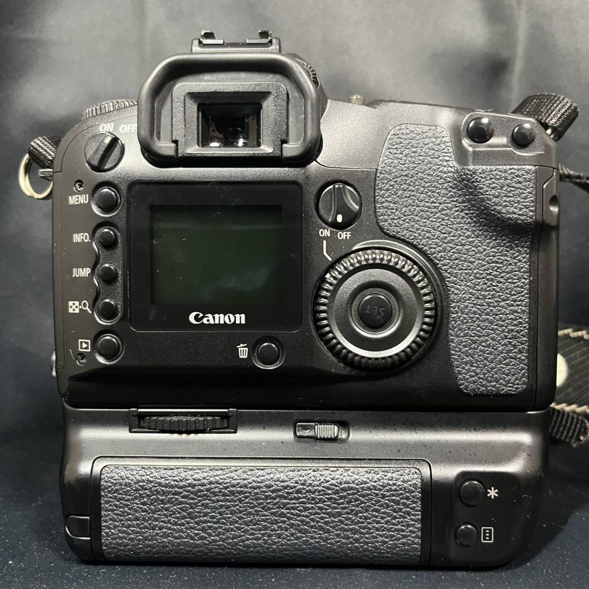 Canon EOS 2台まとめ売り (EOS Kiss Digital N)(EOS D60) デジタル一眼レフ ジャンク扱い カメラレンズ Canon EFS 18-55mm /EW-62 35-135mm_画像8