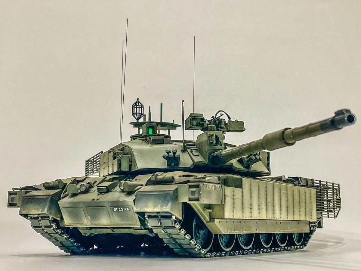 ライフィールドモデル1/35イギリス陸軍　チャレンジャー2 TES メガトロン　ディスプレイ台付き完成品　戦車完成品　プラモデル