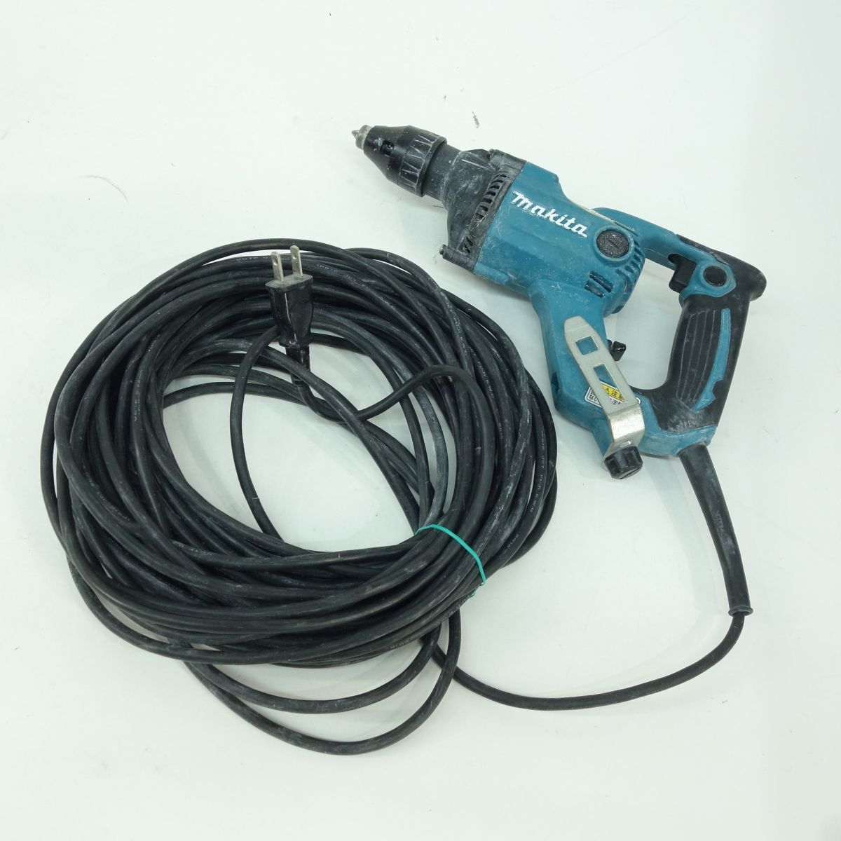 104 makita/マキタ ボード用スクリュードライバ　FS6100 電動工具 コード長20m ※中古_画像1