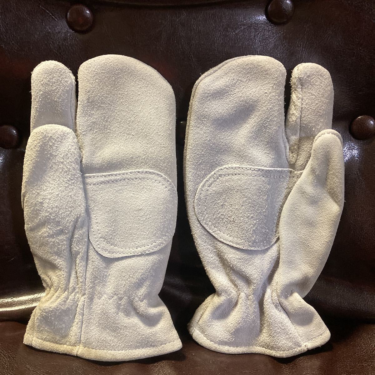 革手袋 3本指 耐熱手袋 変色あり 未使用 溶接用グローブ ミトン 溶接用牛床手袋 皮手袋_画像2