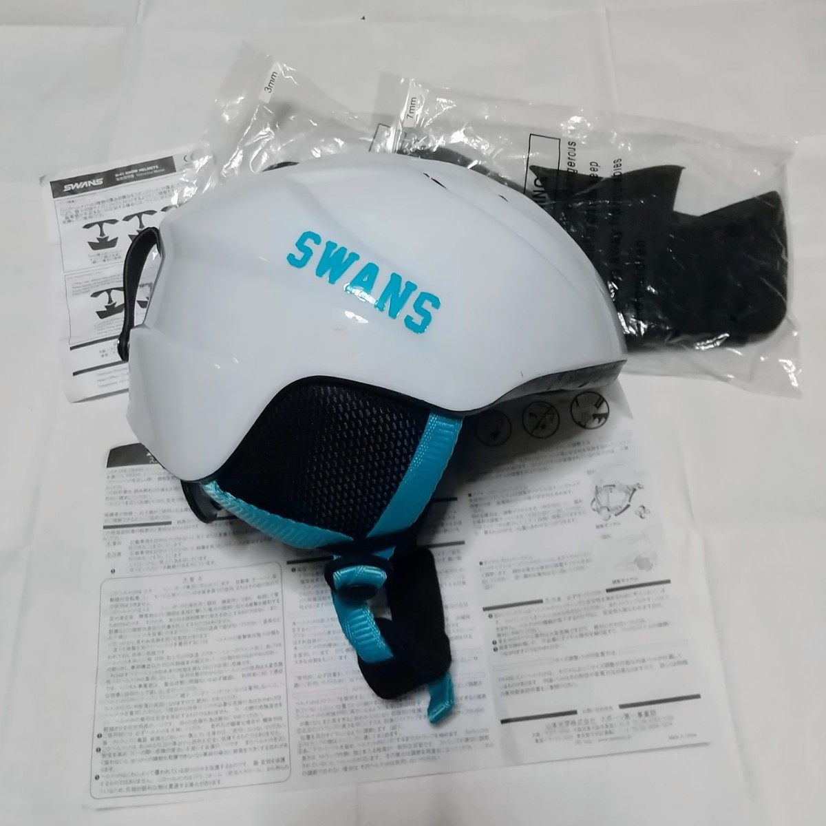 試着のみ 美品 軽量 ヘルメット SWANS(スワンズ) 白 Ｓ54-58cm 【送料 510円】スキー スノボ_画像4