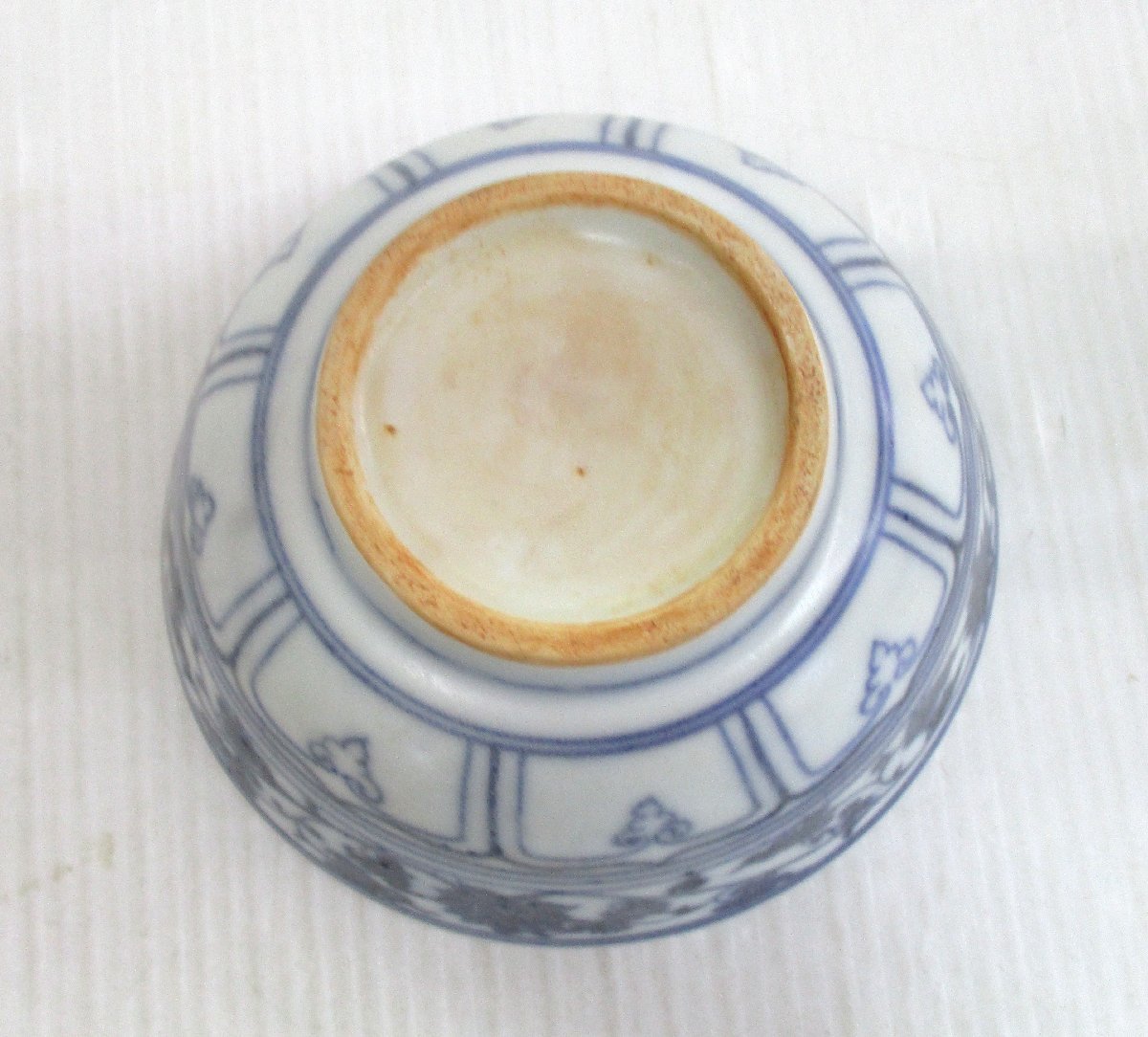 *95454 чашка дешево юг белый фарфор с синим рисунком Tang . диаметр 15x высота 6.5cm.. Юго-Восточная Азия выставленный товар 1325 *