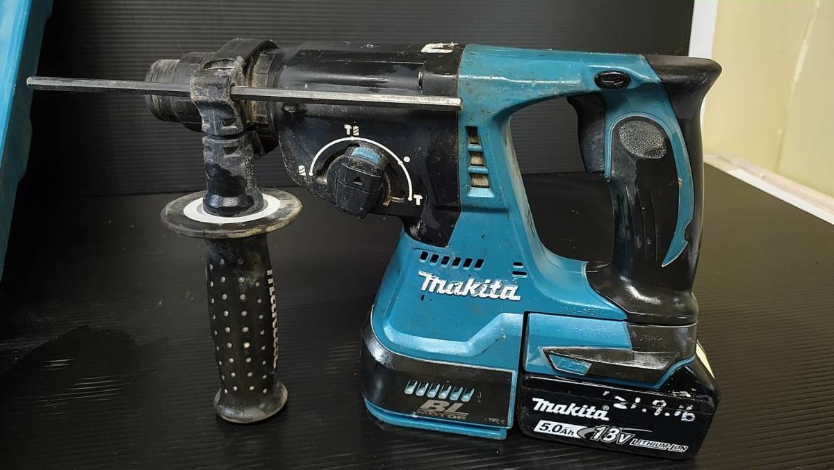 吉海5 makita マキタ HR244DZK 充電式ハンマードリル 24ｍｍ 18V 動作品 バッテリー 充電器セット ハツリ作業 職人道具 BLモーター_画像2