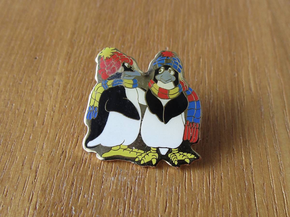 古い ピンバッジ：仲良しなペンギン ペンギン 動物 鳥 ピンズ #M_画像1