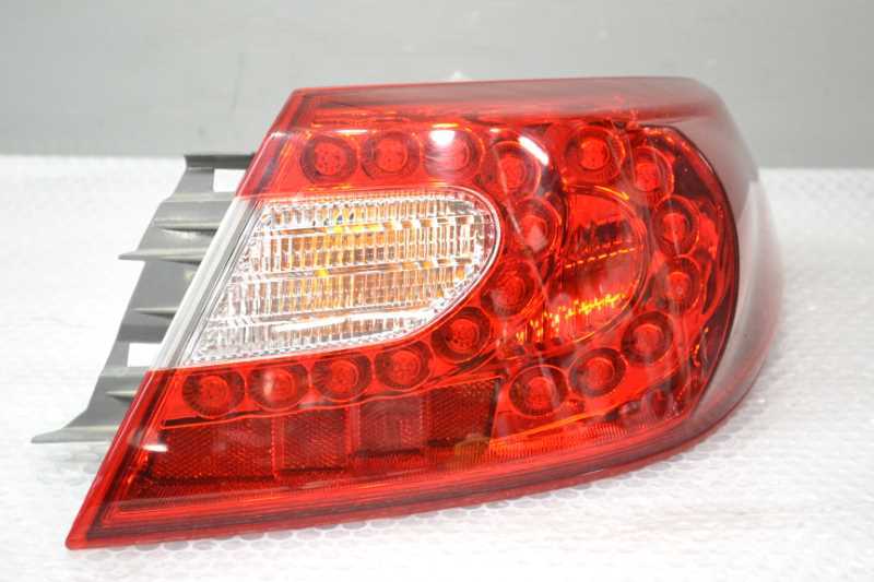 フーガ 370GT 前期(KY51) 純正 スタンレー 右 テールランプ LED全点灯OK テールライト P8641 / 26550-1ME0A k078141_画像1