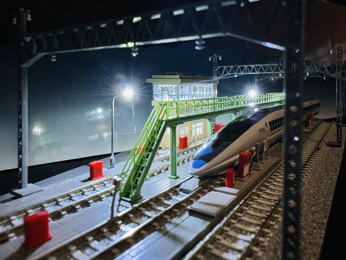 新品　鉄道模型　Nゲージ　ジオラマ　昭和の車両基地　展示台　ディスプレイケース　LED電飾　ライトアップ　クリアケース付　TOMIX_画像8
