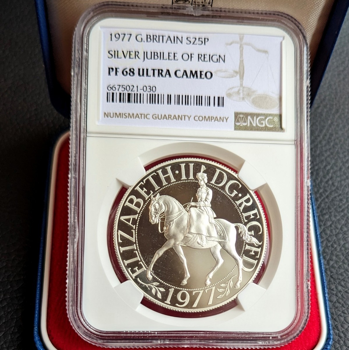 1円スタート 箱付き 鑑定 銀貨 1977年 イギリス ロイヤルミント 馬上のエリザベス女王 シルバージュビリー NGC PF68UC 金貨,銀貨多数出品中_画像2