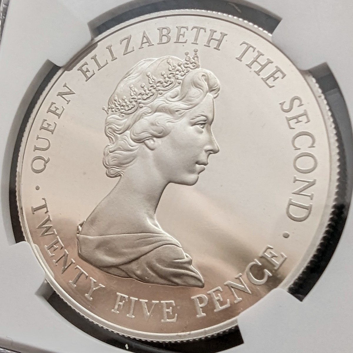 1円スタート 世界に6枚 稀少 銀貨 1978年 イギリス領ガーンジー島 ヤングエリザベス ROYAL VISIT 鑑定 NGC PF68UC 金貨,銀貨多数出品中_画像4