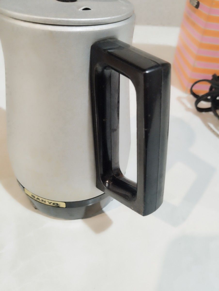昭和レトロ 電気ポット サンヨー U-8F|Yahoo!フリマ(旧PayPay 昭和レトロ 電気ポット サンヨー U-8F|Yahoo!フリマ(旧PayPay