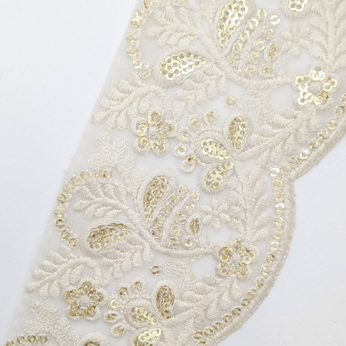 インド刺繍リボン 約78mm 花模様 白メッシュ_画像1