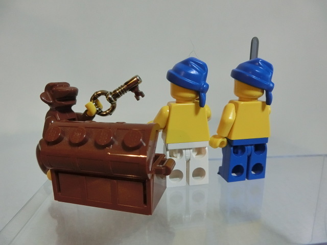* LEGO regular goods * Lego Mini fig* sea .& Treasure Box weapon key .* Lego block Castle series sea . boat Mini fig