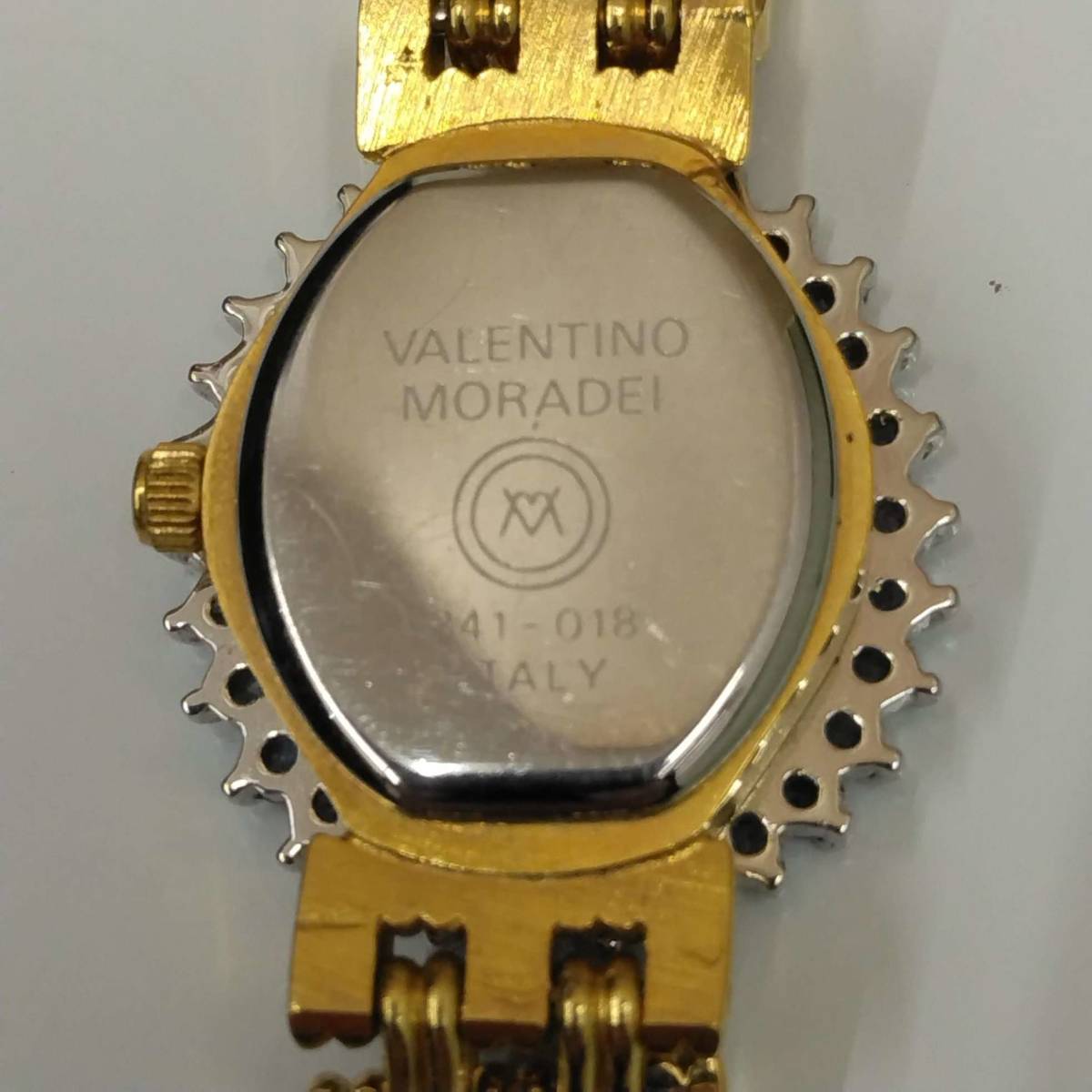 #2722A 時計 腕時計 VALENTINO MORADEI バレンチノモラディ ゴールドカラー 石付 JEWELLERY 出品時不動品 箱等付属品無 中古品 個人保管品_画像4