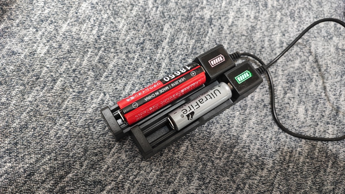 USBリチウムイオン電池充電器2個　過充電保護　Li-ion 10440 14500 14650 16340 16650 18350 18500 18650対応_画像1