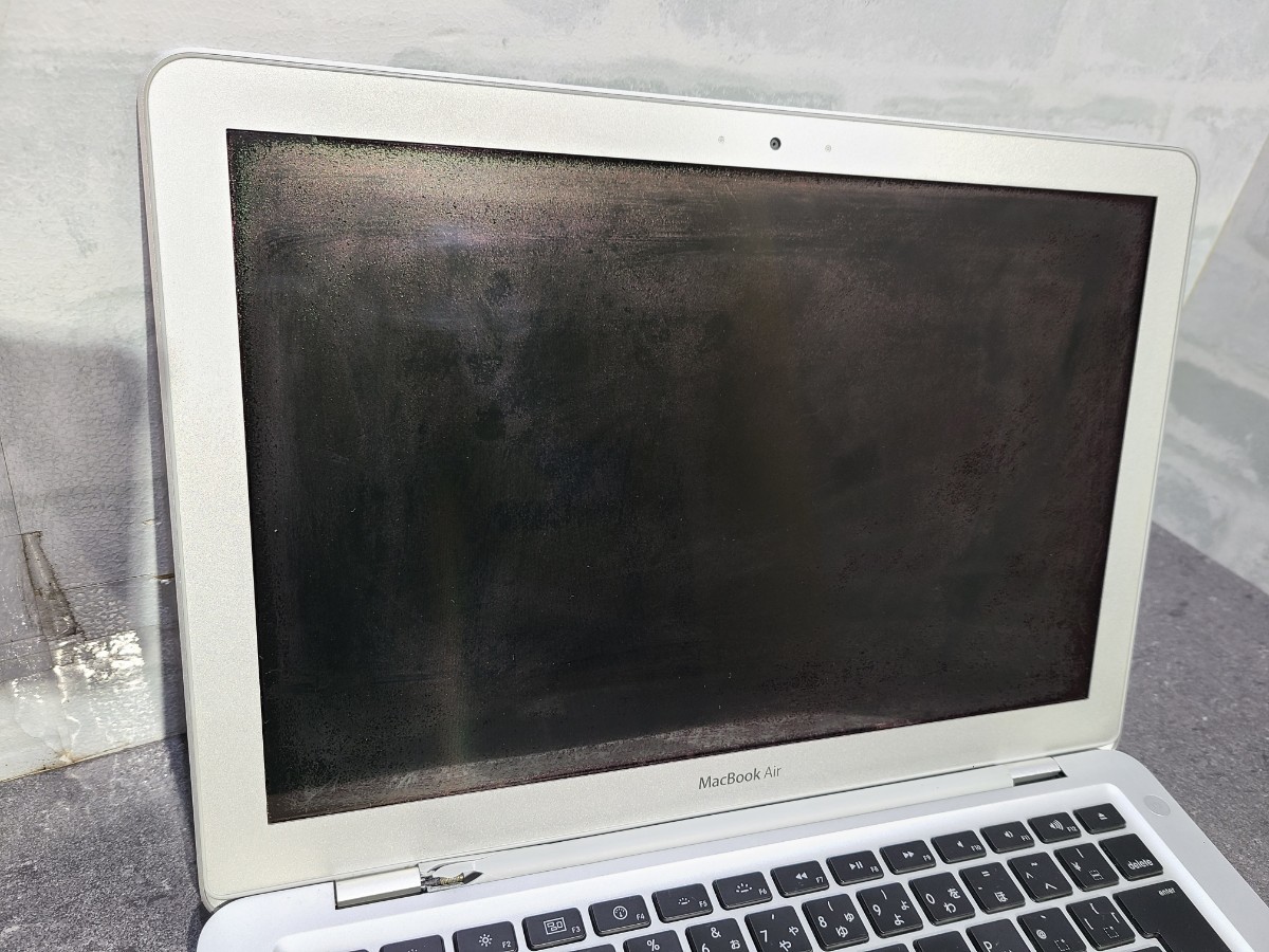 【ジャンク品】管1W217 Apple MacBook Air A1304 CPU core 2 Duo SL9300 HDD無し、メモリー2GB?(オンボード)、バッテリー有り 通電OK _画像2