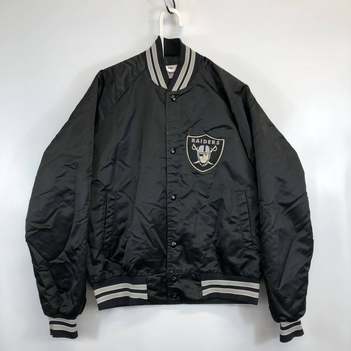 90s USA製 Chalk Line チョークライン NFL RAIDERS レイダース スタジアム サテン ジャケット スタジャン 黒 ブラック  S ヴィンテージ