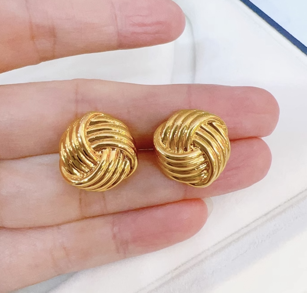 K18YG yellow gold 18K earrings stud earrings Italian jewelry solid twist twist knitting middle empty one Point ball 