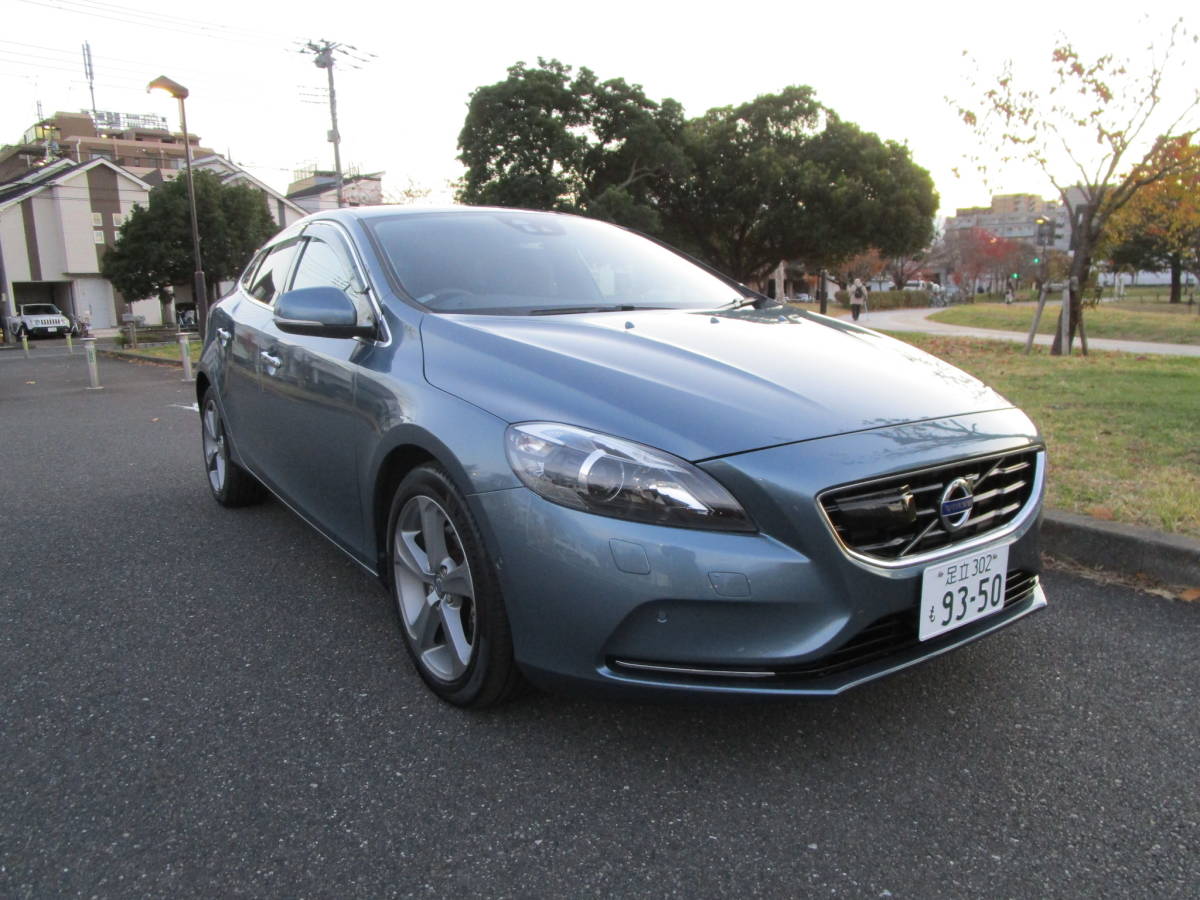 25年 ボルボ V40 T4 SE 【車検R6年8月まで】【実走行距離薄32.290km】HID/純正ナビ/バックカメラ/スペアーキー/フルディラー整備車！の画像1