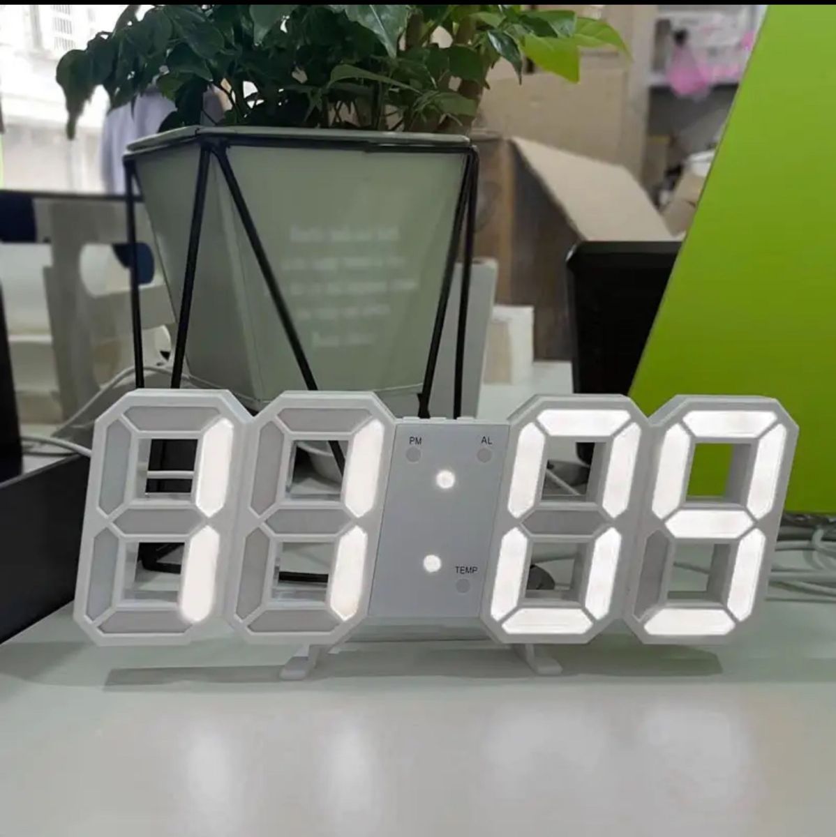 新品未使用 3D時計 置時計 デジタル時計 日本語説明書 人気 立体3D時計