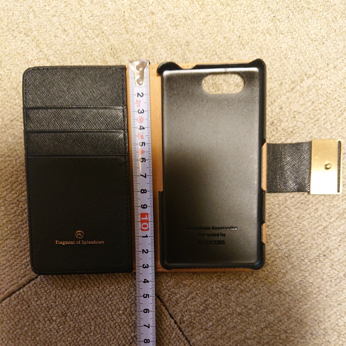 スマホケースELECOM製 旧型 小さいスマホ用 対応機種不明 カード入れ３ヶ所有り ２つ折り カラーはブラックです。_画像1